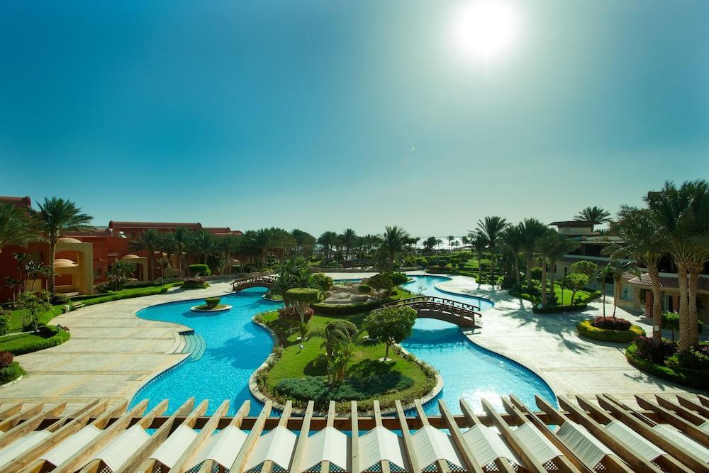 Grand Plaza - Families And Couples Only