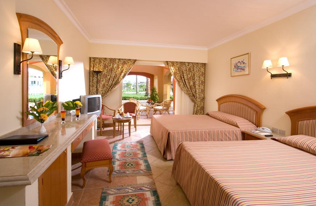 Grand Plaza - Families And Couples Only