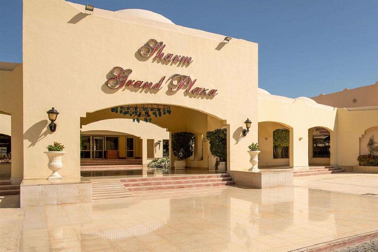 Grand Plaza - Families And Couples Only