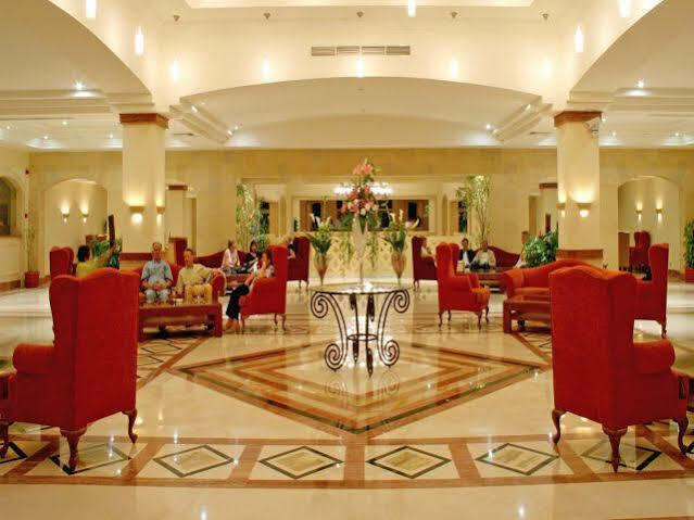 Grand Plaza - Families And Couples Only